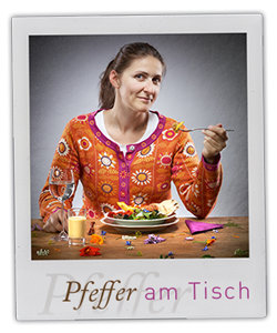 Mag. Gabriele - Peffer am Tisch - Ernährungswissenschaftlerin